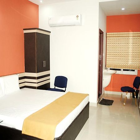 Ssr Hotel ศรีกาลาฮาสตี ภายนอก รูปภาพ