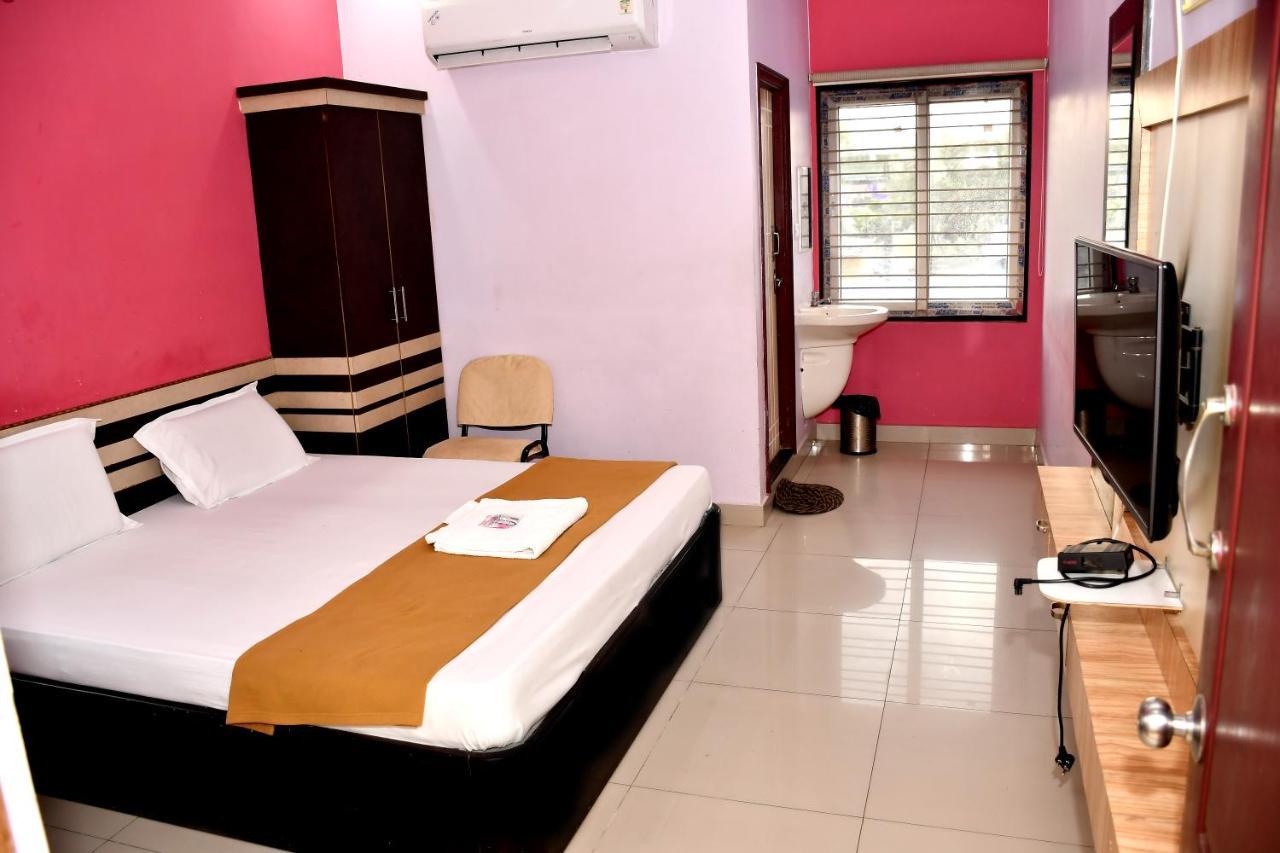 Ssr Hotel ศรีกาลาฮาสตี ภายนอก รูปภาพ