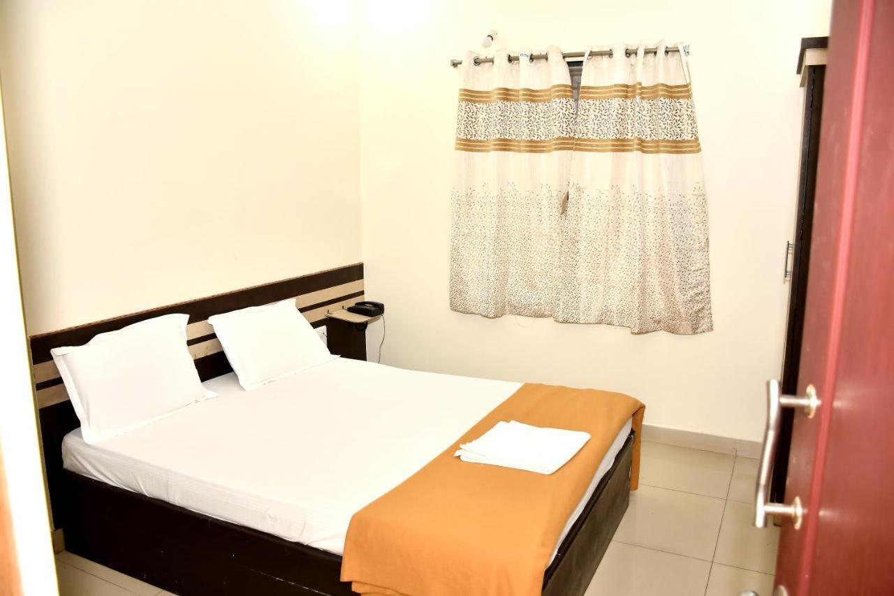 Ssr Hotel ศรีกาลาฮาสตี ภายนอก รูปภาพ