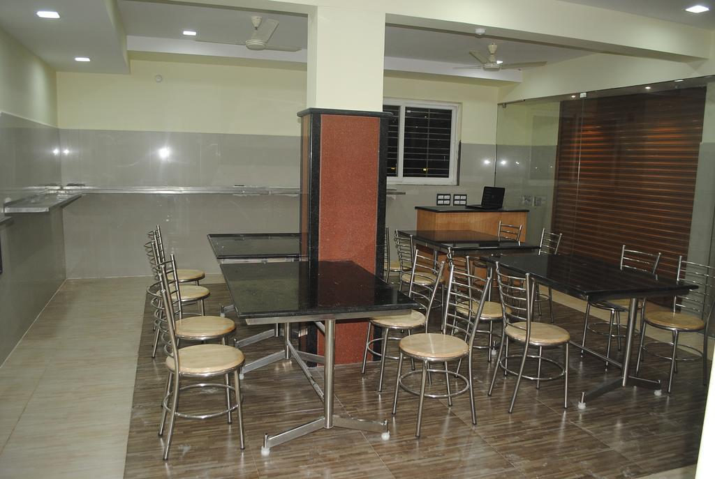 Ssr Hotel ศรีกาลาฮาสตี ภายนอก รูปภาพ