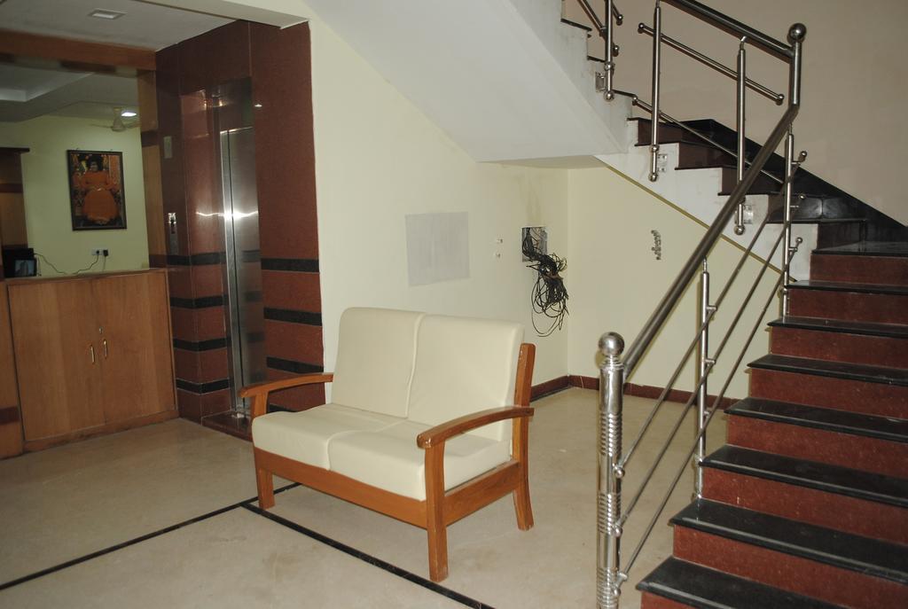 Ssr Hotel ศรีกาลาฮาสตี ภายนอก รูปภาพ