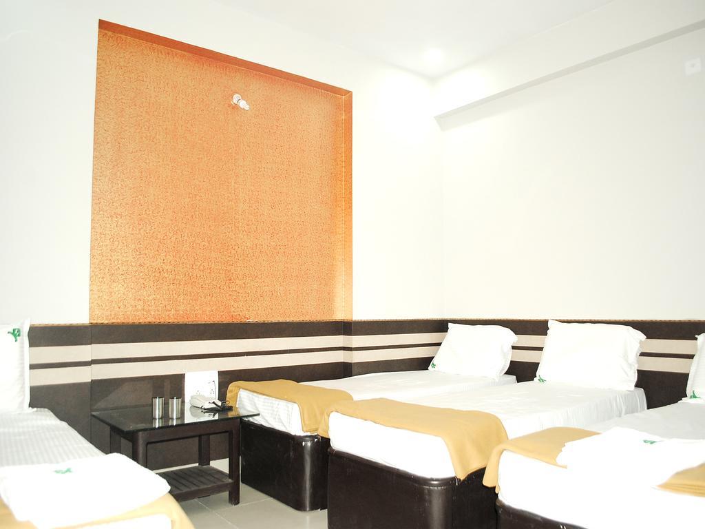 Ssr Hotel ศรีกาลาฮาสตี ภายนอก รูปภาพ