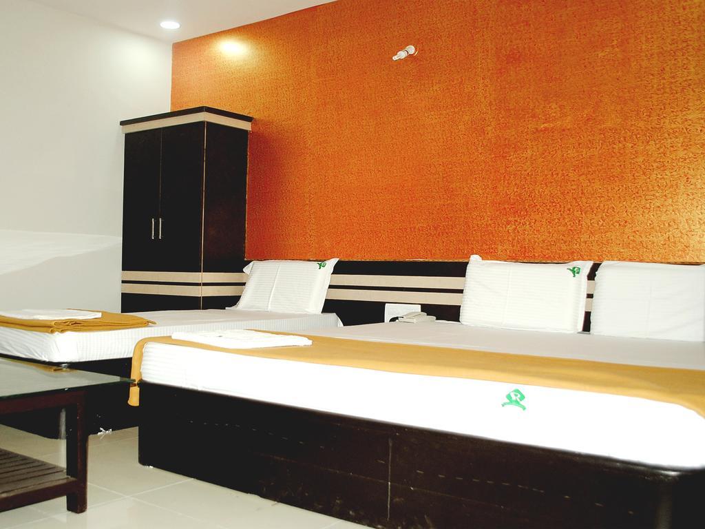 Ssr Hotel ศรีกาลาฮาสตี ภายนอก รูปภาพ