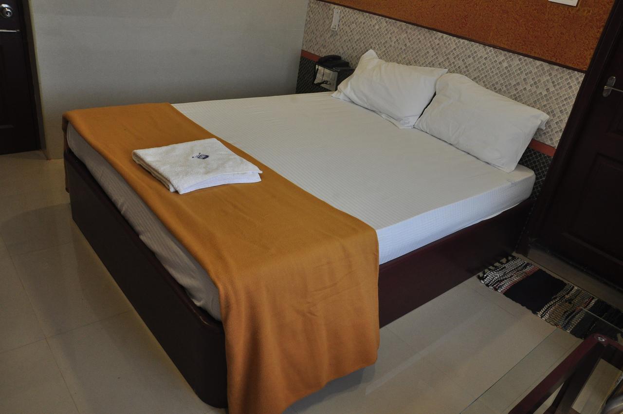 Ssr Hotel ศรีกาลาฮาสตี ภายนอก รูปภาพ